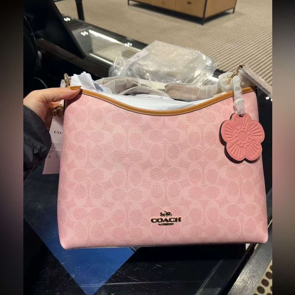 NWT！COACH Laurel Shoulder Bag In Signature（CEL12）powder pink FAST SHIPPING